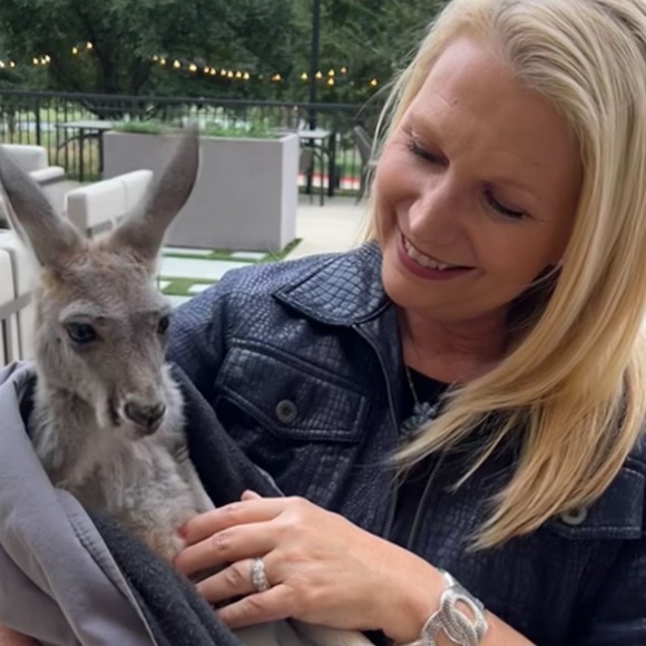 Meet your Posher, Pam - Picture 2 of 4